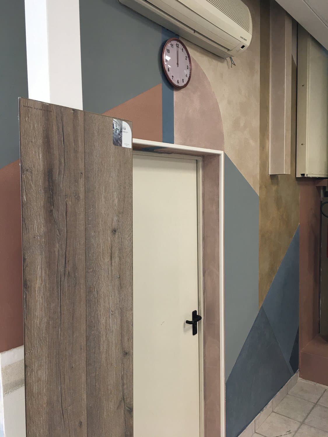 Pannelli legno in showroom